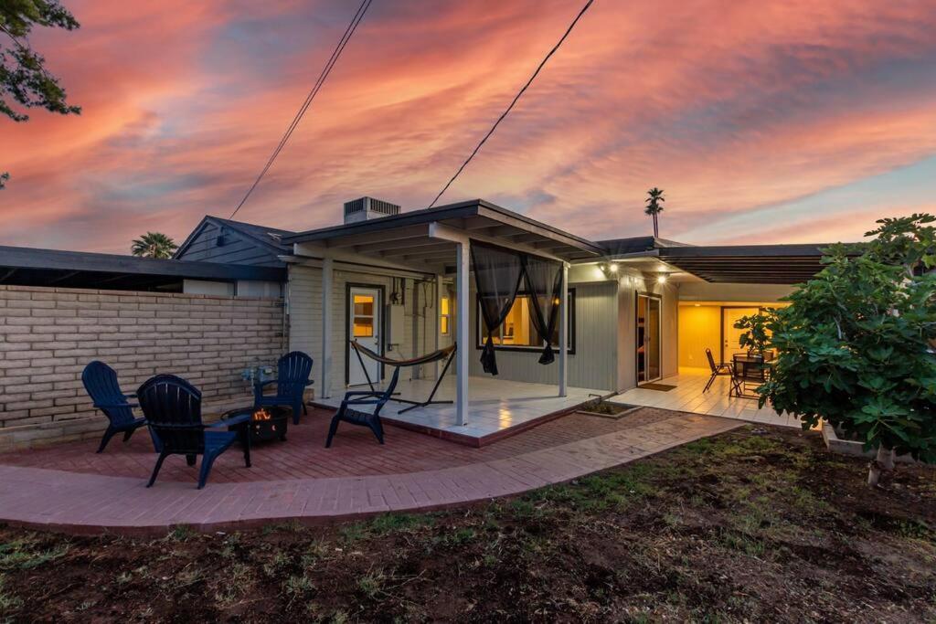 New Midtown Modern With Backyard *