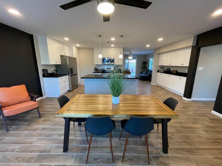 Appartement New Midtown Modern With Backyard