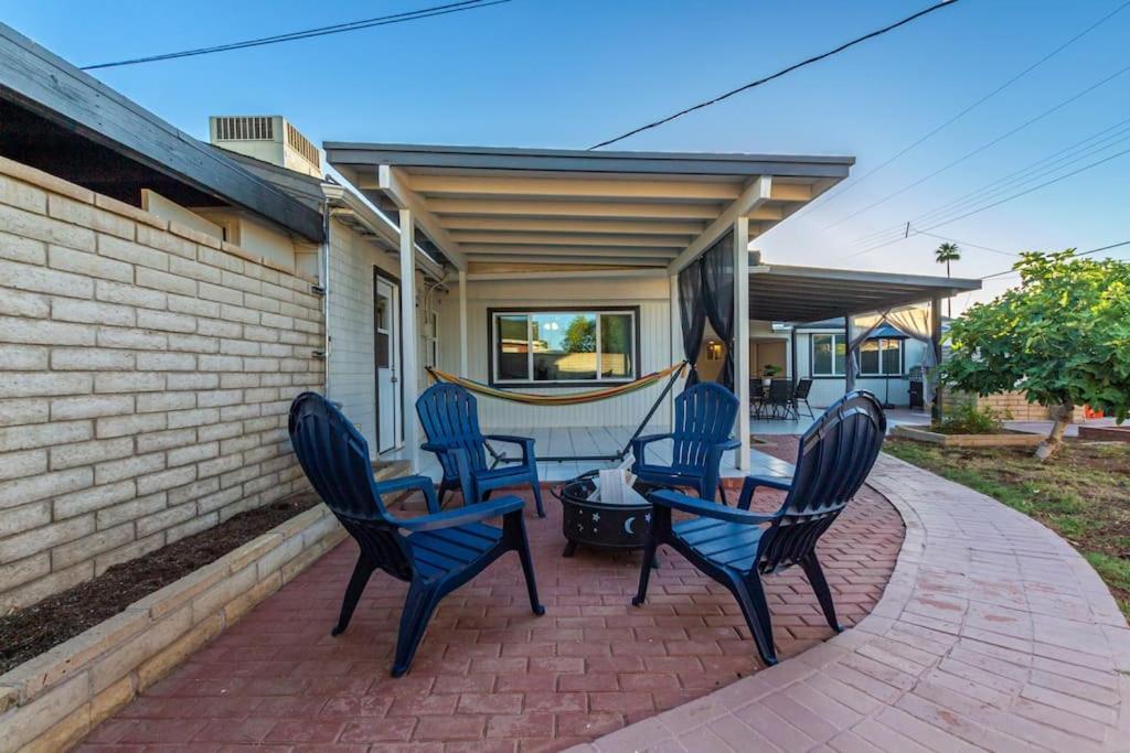 New Midtown Modern With Backyard *